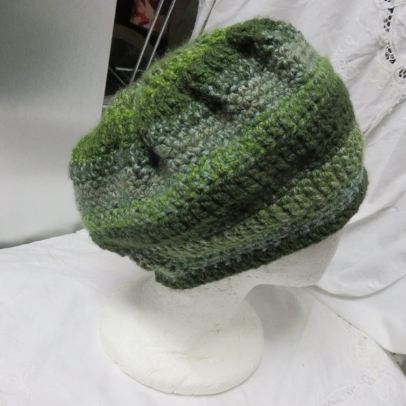 HAND CROCHET HAT OF VARIEGATED GREEN COLORS/UNISEX - Picture 4 of 9